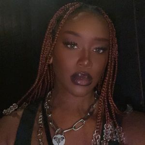 Meet your Posher, Dionna